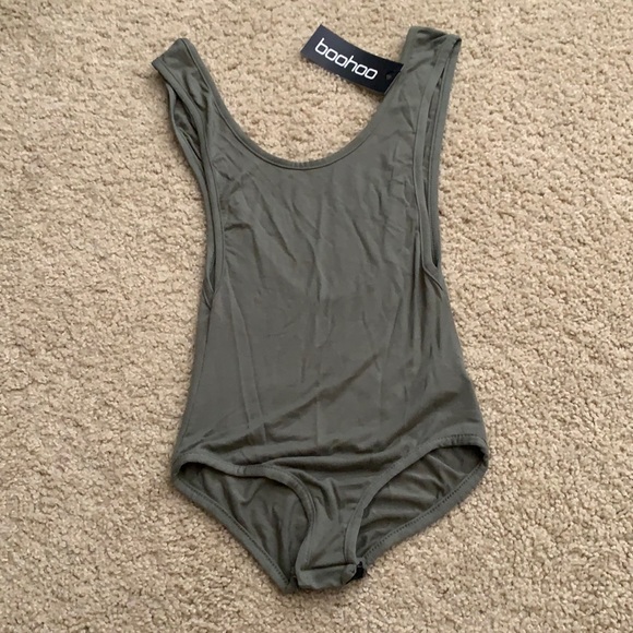 NWT Boohoo Low Scoop Bodysuit - Picture 1 of 4
